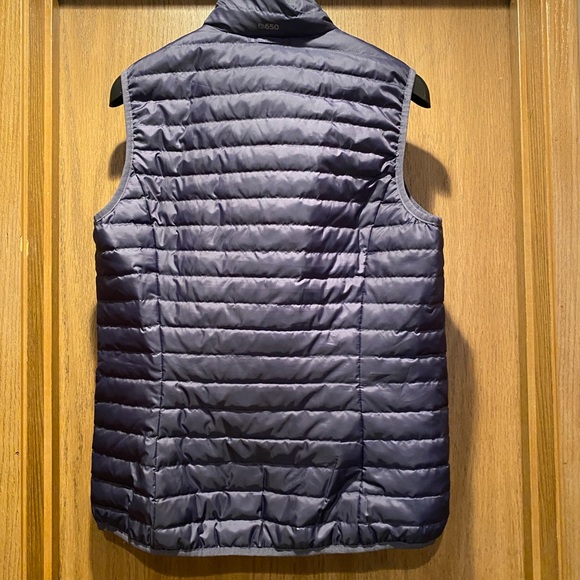 Eddie Bauer Navy down Puffer Vest, size M - Picture 2 of 3